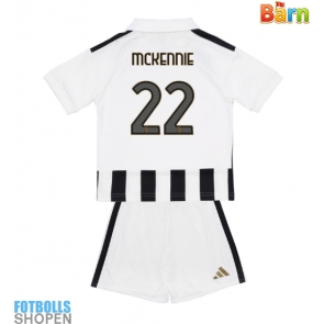 Billiga Juventus Weston McKennie #22 Hemmatröja Barn 2026-27 Kortärmad (+ Korta byxor)